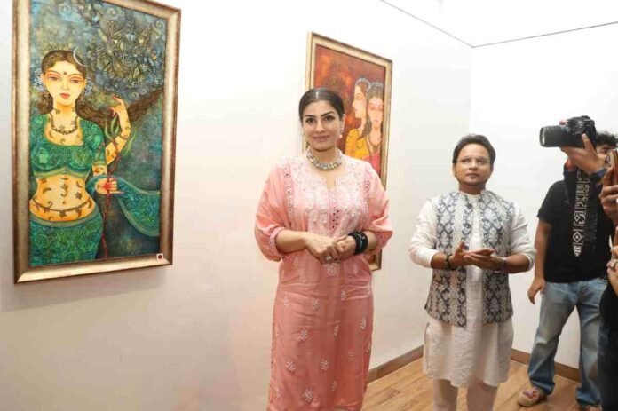 Raveena Tandon inaugurates Nayika by Vishal Sablley at Jehangir Art Gallery