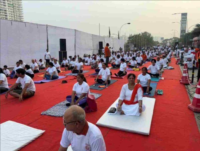 KW Delhi 6 Mall Hosts International Yoga Day Celebration with thousands in Attendance