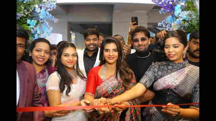 Actress Aishwarya Rajesh Inaugurates Visista Gold and Diamonds Store at Jubilee Hills